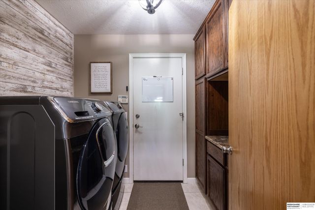 1710 N 212th Street, Elkhorn, NE 68022