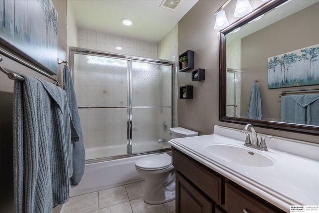 1710 N 212th Street, Elkhorn, NE 68022