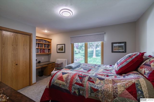 1710 N 212th Street, Elkhorn, NE 68022