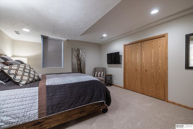 1710 N 212th Street, Elkhorn, NE 68022