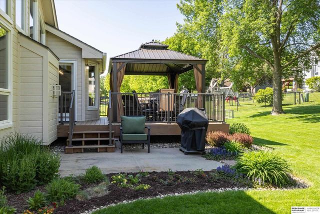 1710 N 212th Street, Elkhorn, NE 68022