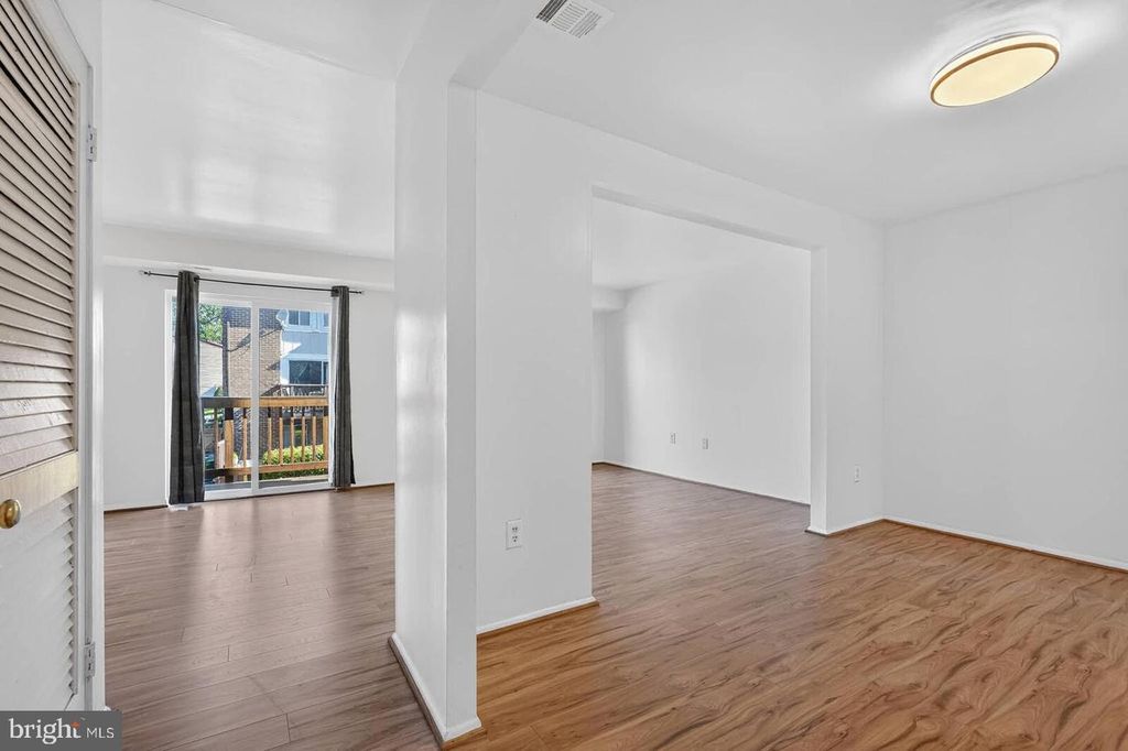 Image 14 of property listing at 2430 SUN VALLEY CIR #7-B, Silver Spring, MD 20906