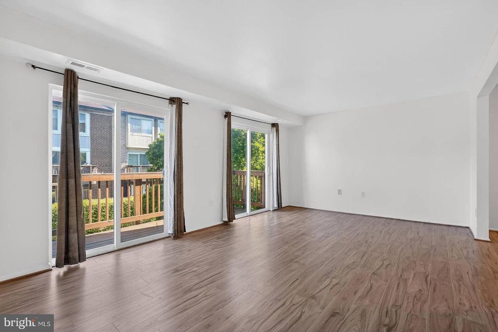Image 15 of property listing at 2430 SUN VALLEY CIR #7-B, Silver Spring, MD 20906