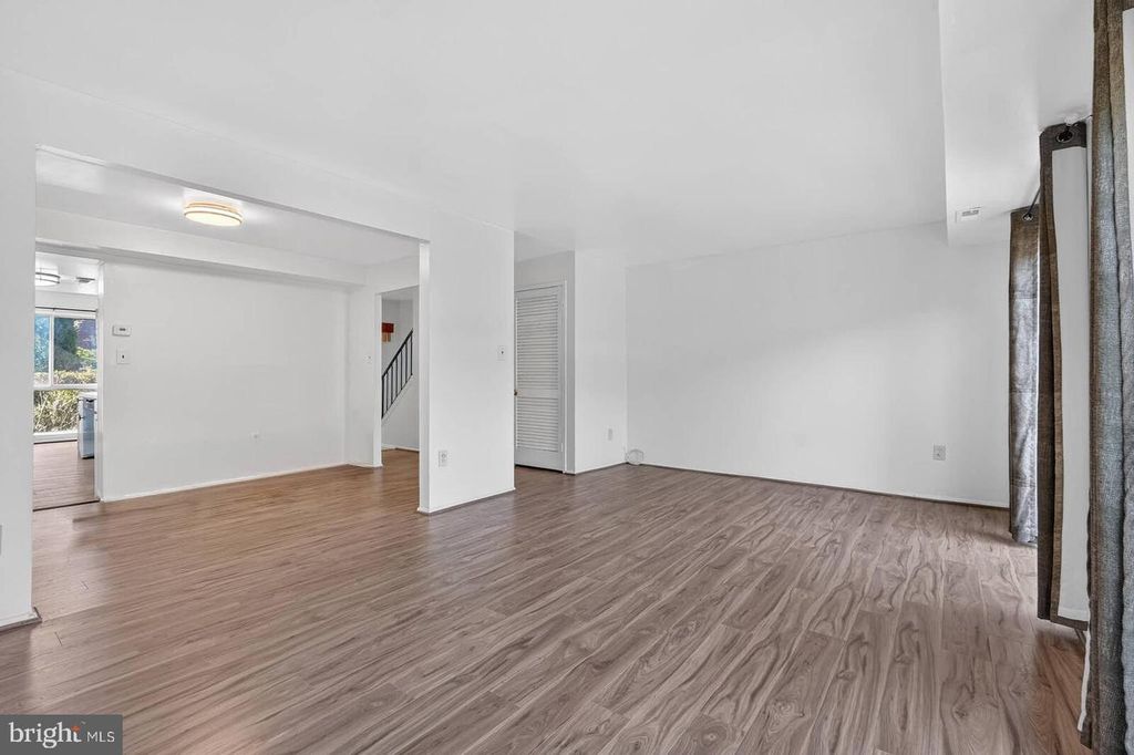 Image 17 of property listing at 2430 SUN VALLEY CIR #7-B, Silver Spring, MD 20906