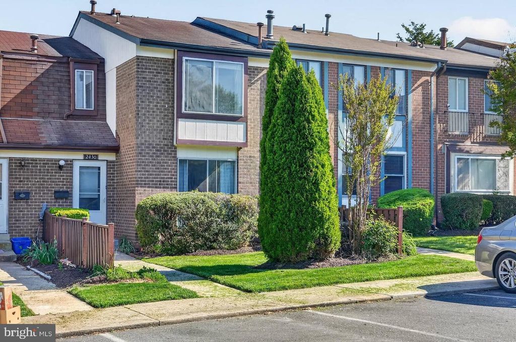 Image 2 of property listing at 2430 SUN VALLEY CIR #7-B, Silver Spring, MD 20906
