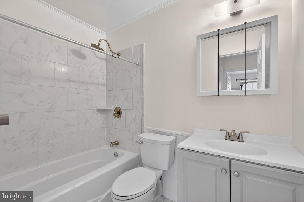 Image 23 of property listing at 2430 SUN VALLEY CIR #7-B, Silver Spring, MD 20906