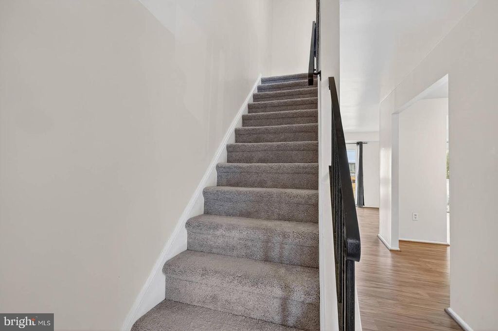 Image 6 of property listing at 2430 SUN VALLEY CIR #7-B, Silver Spring, MD 20906