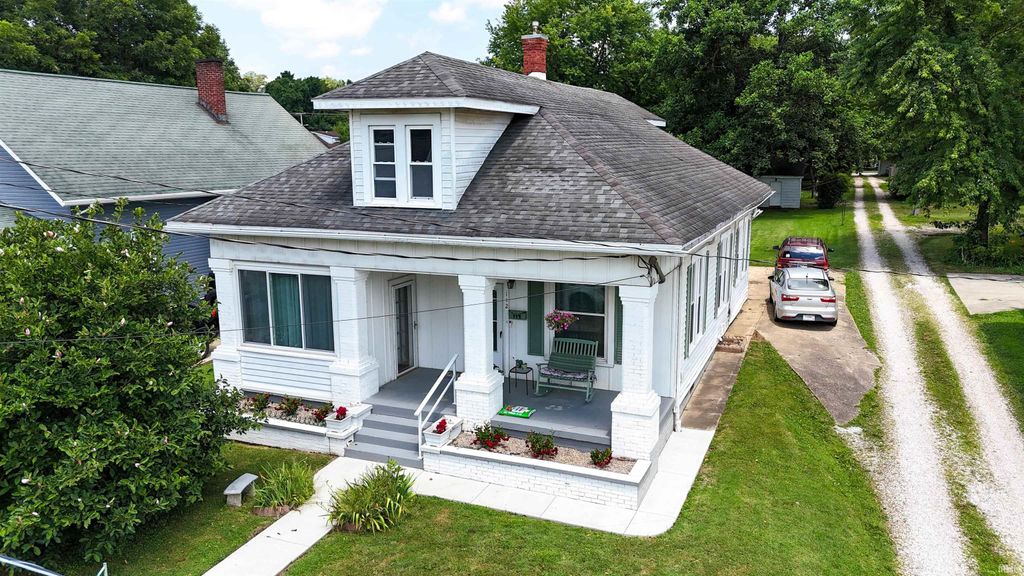 112 E 2nd Street, Huntingburg, IN 47542