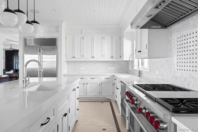 17 Ludlow Lane, Hampton Bays, NY 11946