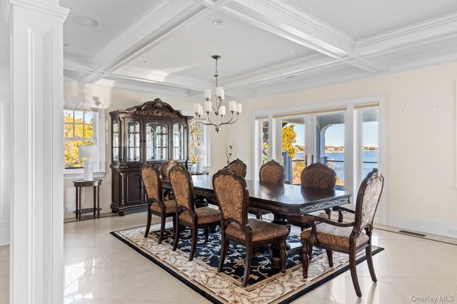 17 Ludlow Lane, Hampton Bays, NY 11946