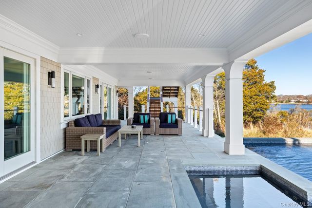 17 Ludlow Lane, Hampton Bays, NY 11946