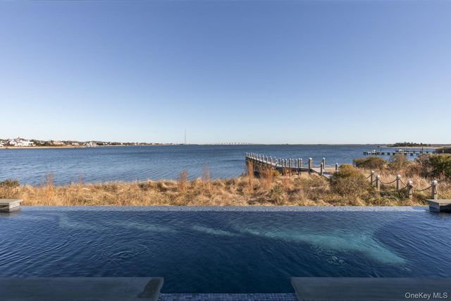 17 Ludlow Lane, Hampton Bays, NY 11946