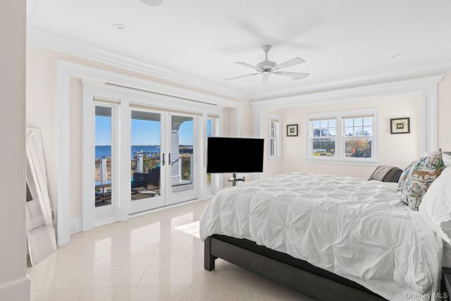 17 Ludlow Lane, Hampton Bays, NY 11946