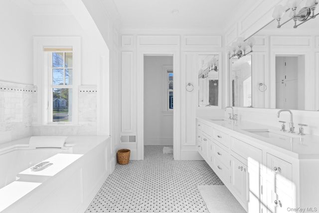 17 Ludlow Lane, Hampton Bays, NY 11946