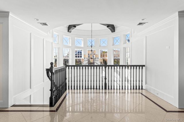 17 Ludlow Lane, Hampton Bays, NY 11946