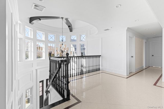 17 Ludlow Lane, Hampton Bays, NY 11946