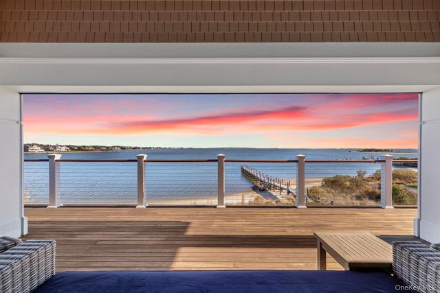 17 Ludlow Lane, Hampton Bays, NY 11946