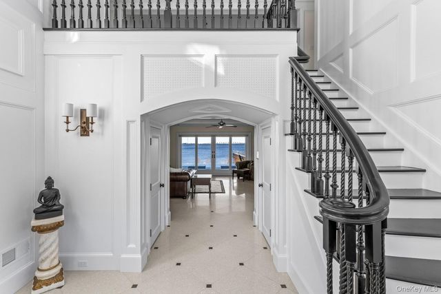 17 Ludlow Lane, Hampton Bays, NY 11946