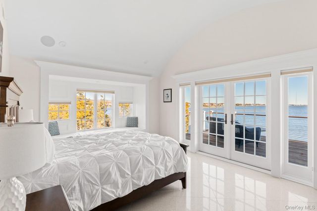 17 Ludlow Lane, Hampton Bays, NY 11946