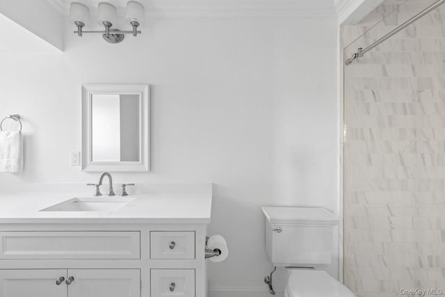 17 Ludlow Lane, Hampton Bays, NY 11946