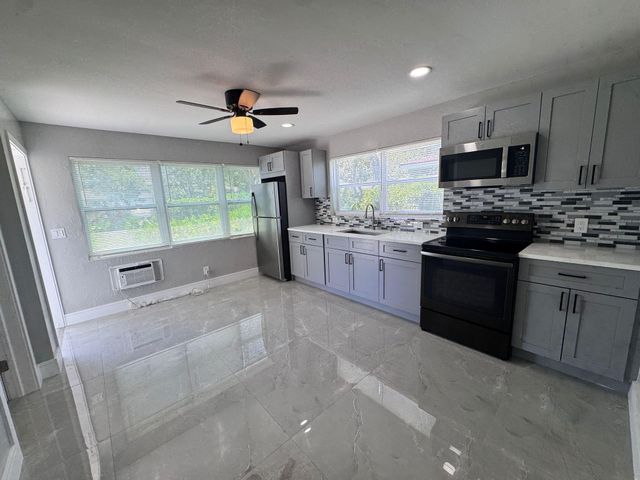 189 SE 27th Place C, Boynton Beach, FL 33435