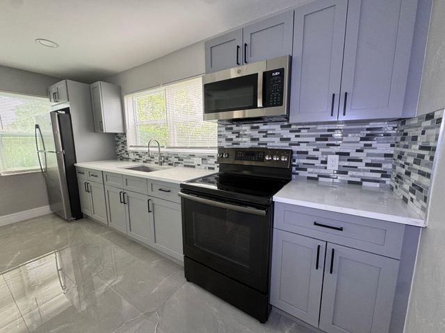 189 SE 27th Place C, Boynton Beach, FL 33435