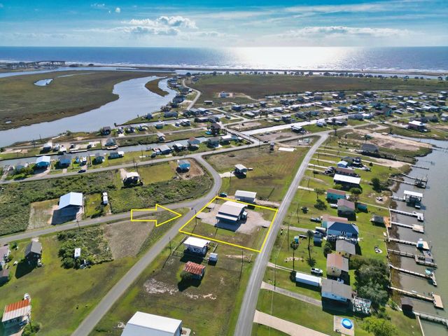 663 Blue Water Boulevard, Sargent, TX 77414