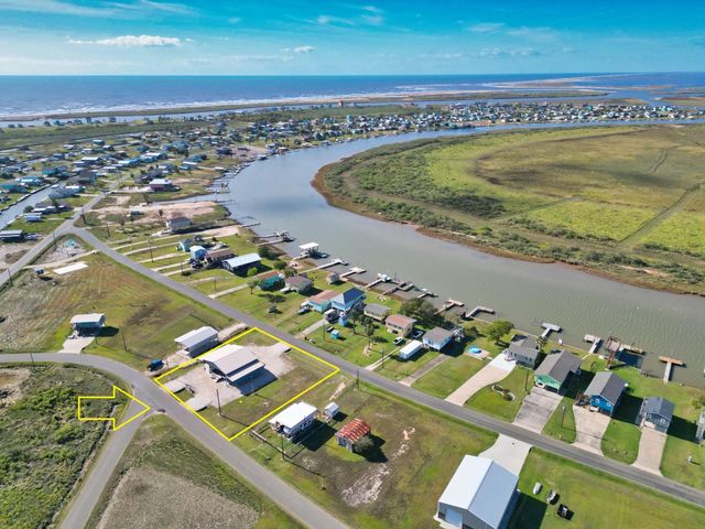 663 Blue Water Boulevard, Sargent, TX 77414