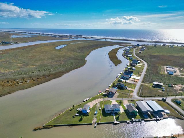 663 Blue Water Boulevard, Sargent, TX 77414