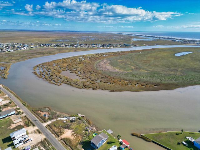 663 Blue Water Boulevard, Sargent, TX 77414