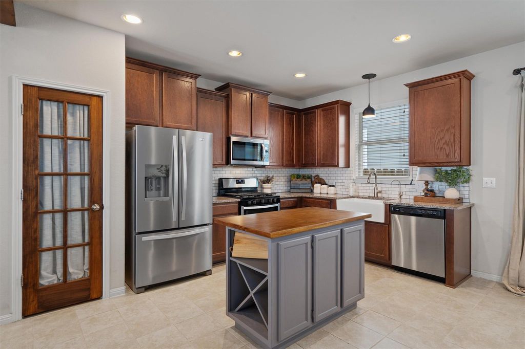 168 Pearl WAY, Buda, TX 78610