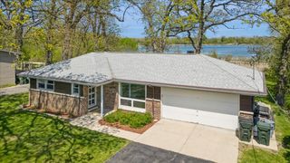 1806 Hazelwood Drive, Lindenhurst, IL 60046