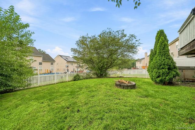 8 Jaques Drive, Washingtonville, NY 10992