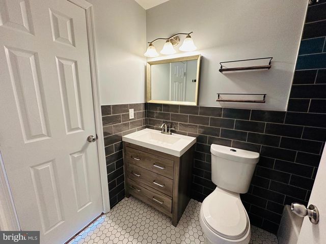 319 CANTERBURY CT, Newtown, PA 18940