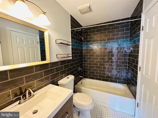 319 CANTERBURY CT, Newtown, PA 18940