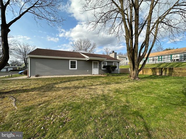 319 CANTERBURY CT, Newtown, PA 18940