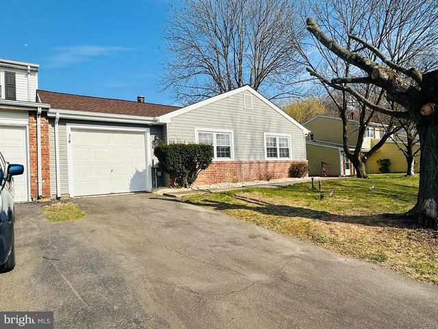 319 CANTERBURY CT, Newtown, PA 18940