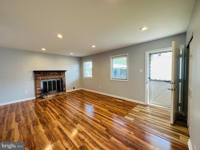319 CANTERBURY CT, Newtown, PA 18940