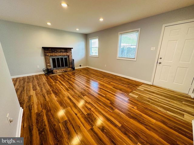 319 CANTERBURY CT, Newtown, PA 18940