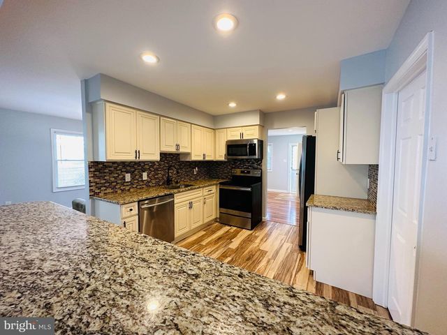 319 CANTERBURY CT, Newtown, PA 18940