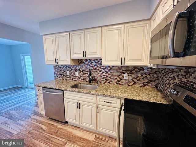 319 CANTERBURY CT, Newtown, PA 18940