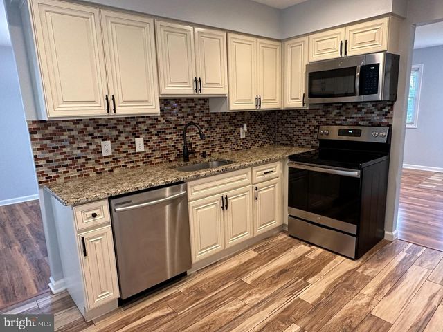 319 CANTERBURY CT, Newtown, PA 18940