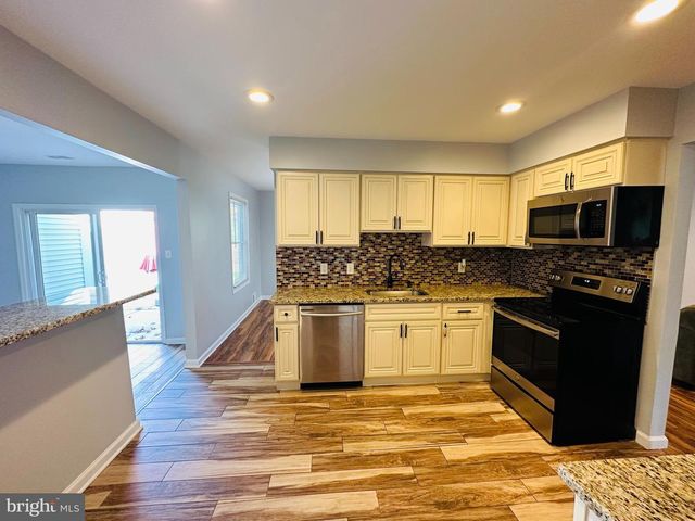 319 CANTERBURY CT, Newtown, PA 18940