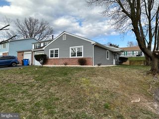 319 CANTERBURY CT, Newtown, PA 18940