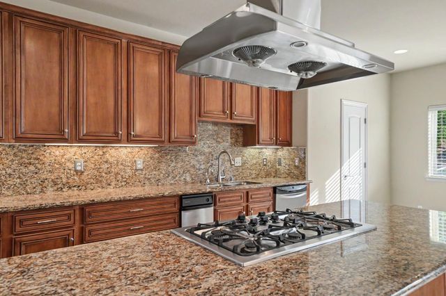 10569 Ridgecrest Dr, Jackson, CA 95642