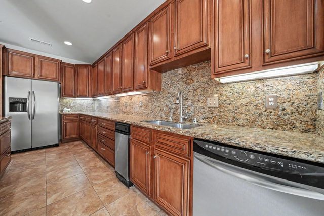 10569 Ridgecrest Dr, Jackson, CA 95642