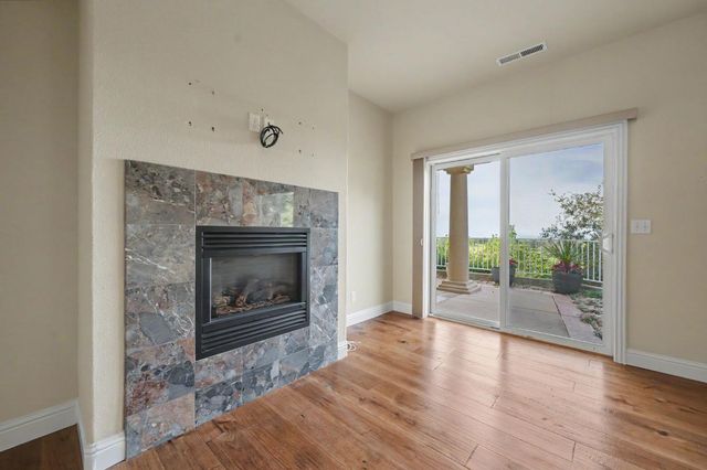 10569 Ridgecrest Dr, Jackson, CA 95642