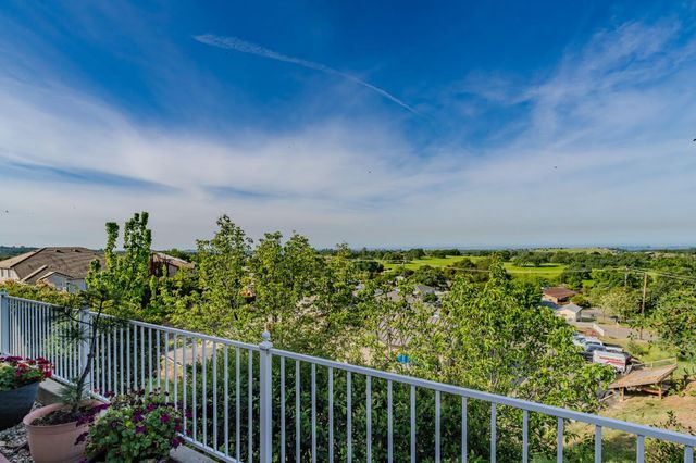 10569 Ridgecrest Dr, Jackson, CA 95642