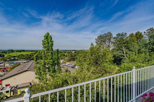 10569 Ridgecrest Dr, Jackson, CA 95642