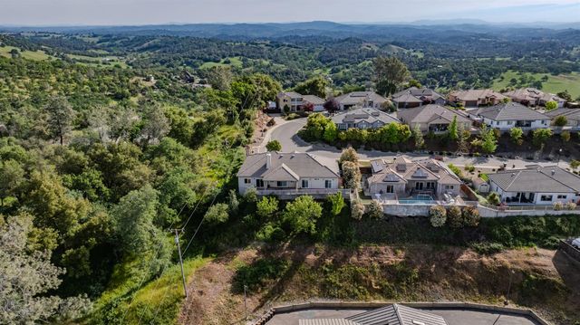 10569 Ridgecrest Dr, Jackson, CA 95642